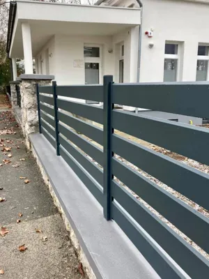 Modern Nívó-elemek antracit színben.