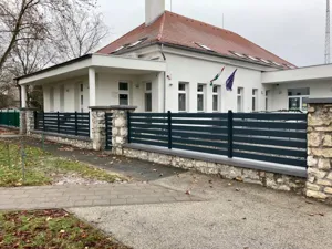 Modern Nívó-elemek antracit színben.