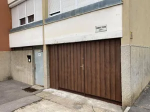 Komplett garázskapu diómintás hullámlemez borítással, szellőzővel, hőszigetelve.
